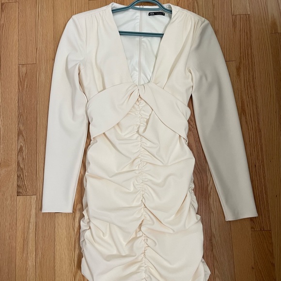 Zara cream ruched dress - Picture 2 of 4